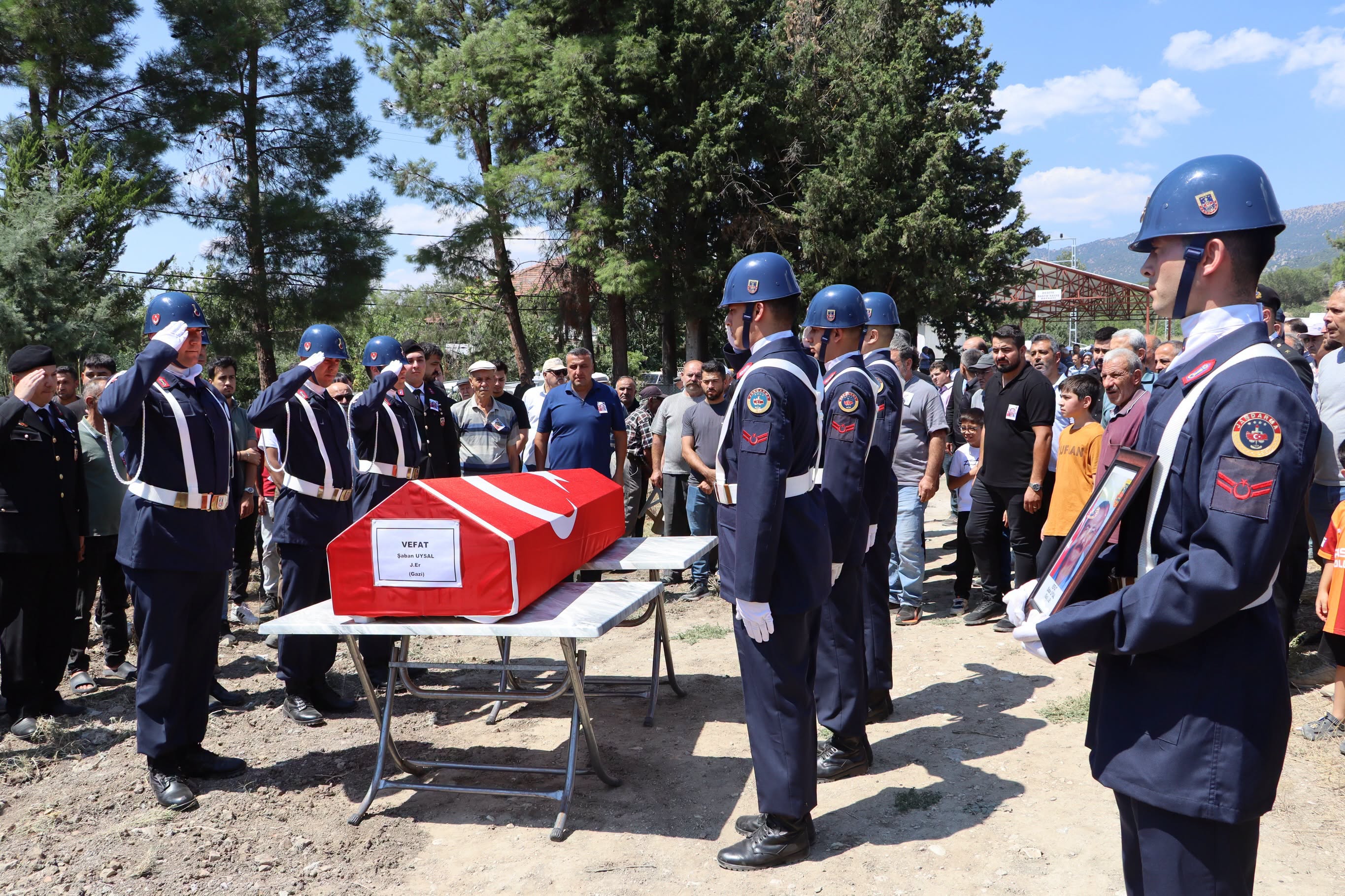 Bucaklı gazi, son yolculuğuna uğurlandı