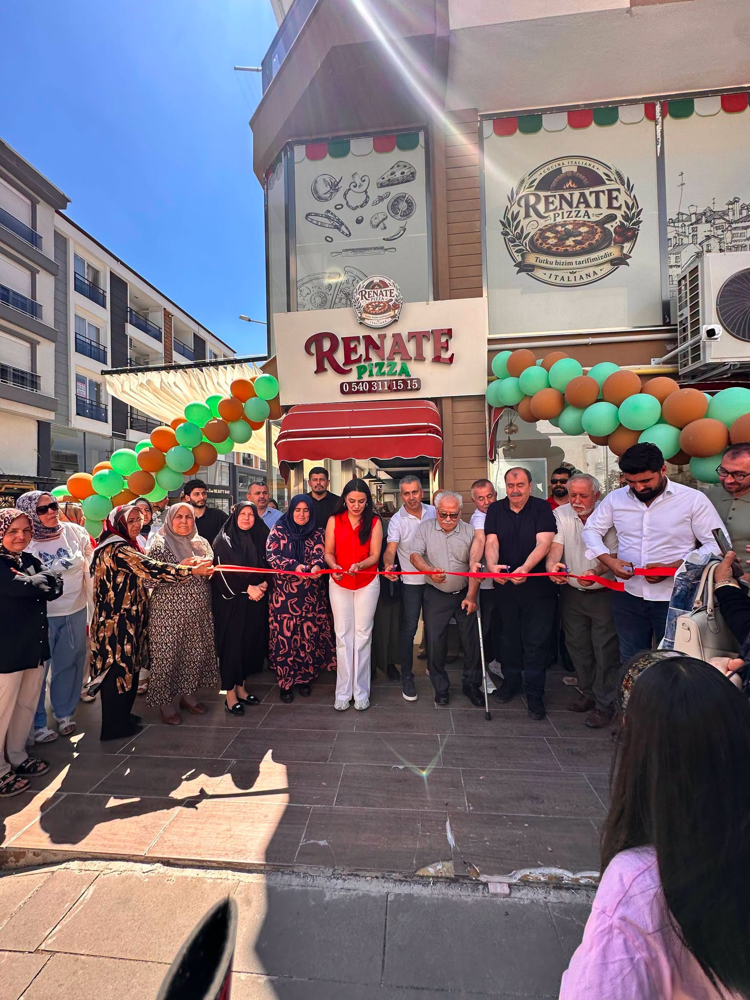 Bucak'ta Renate Pizza Açıldı