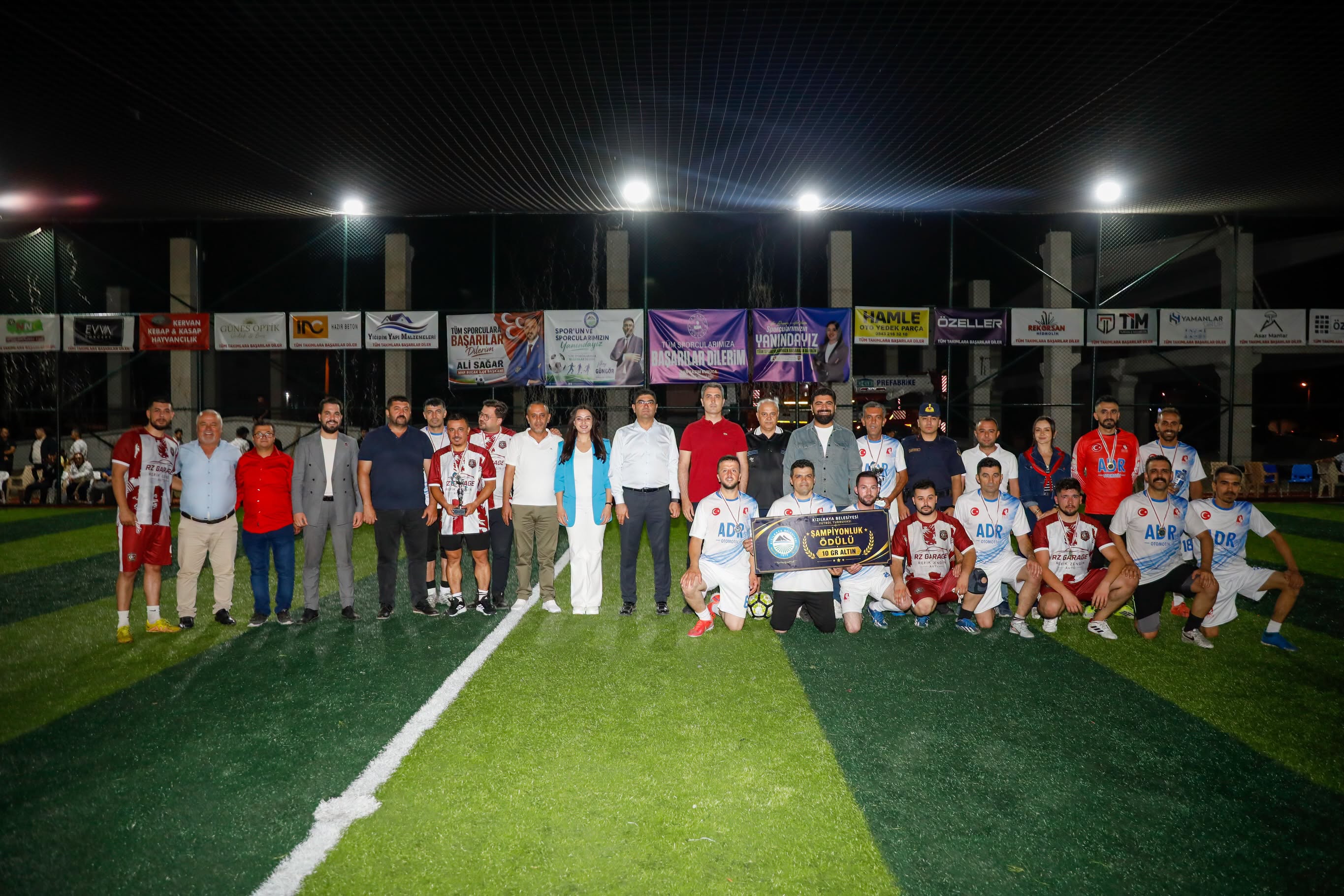 Kızılkaya'da halı saha turnuvası şampiyonu Bucak Belediyesi oldu