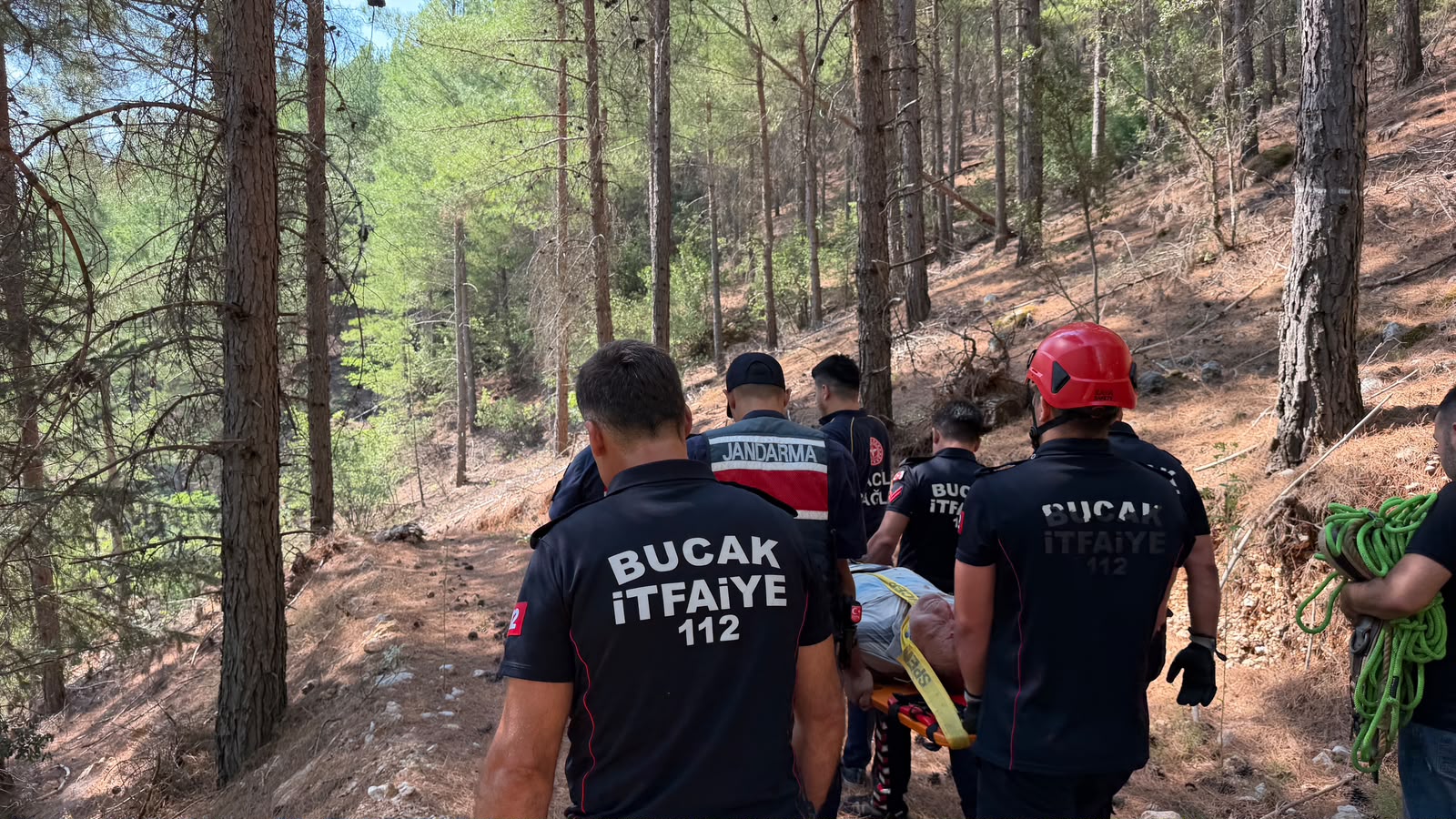 Bucak'ta Kayalıklardan Düştü, Hastaneye Kaldırıldı